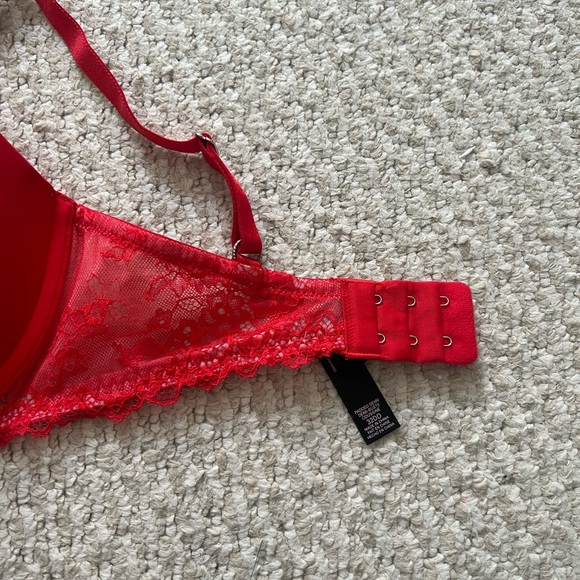 Brand New Victoria’s Secret 32DD Red Push-Up Bra - Picture 5 of 6